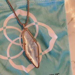 Kendra Scott Beatrice Necklace in Rose Gold
